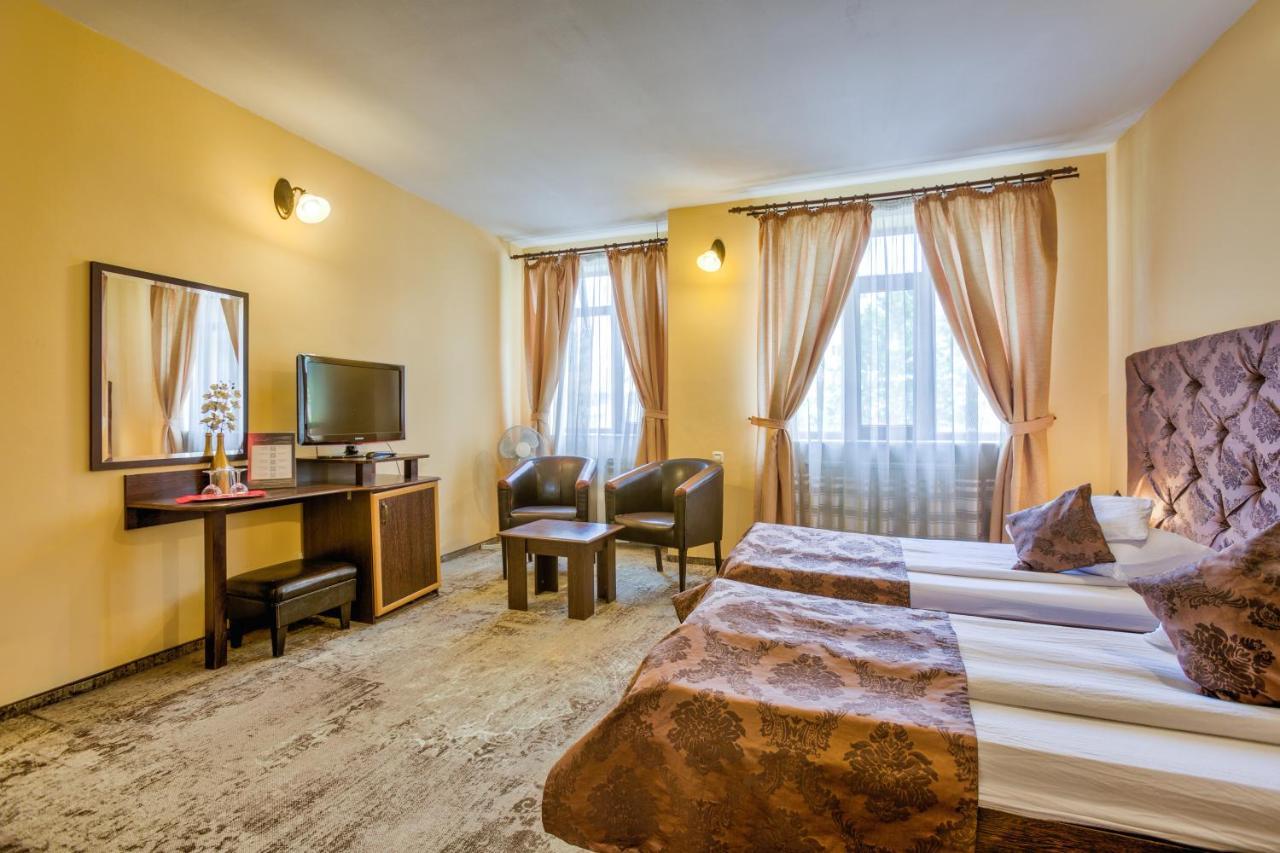 Pensiunea Ambient Braşov Esterno foto