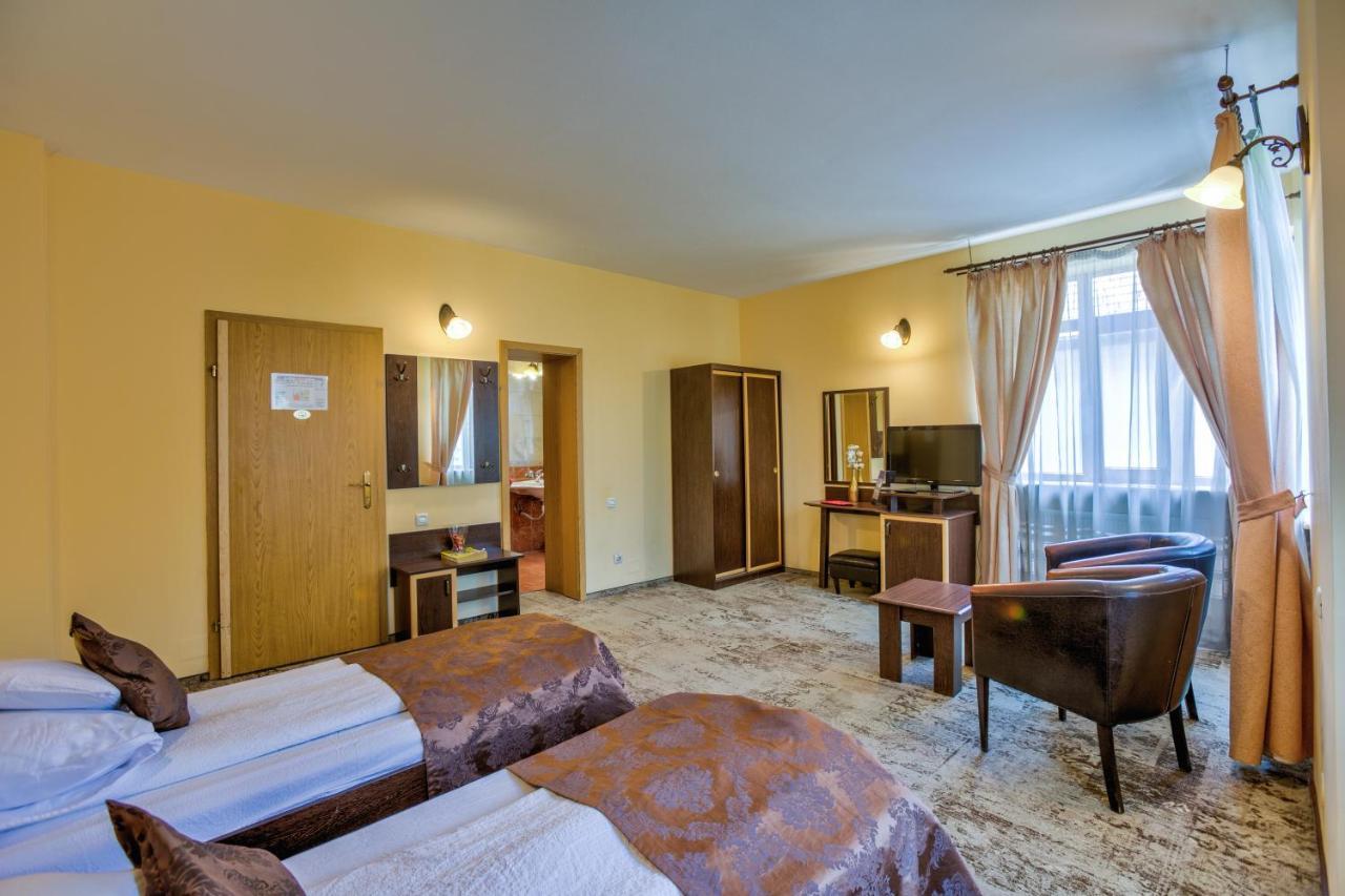 Pensiunea Ambient Braşov Esterno foto